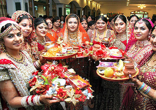 Illustration for article titled Gift Karwa Chauth Pooja Thali and Other Exclusive Items to Your Wife